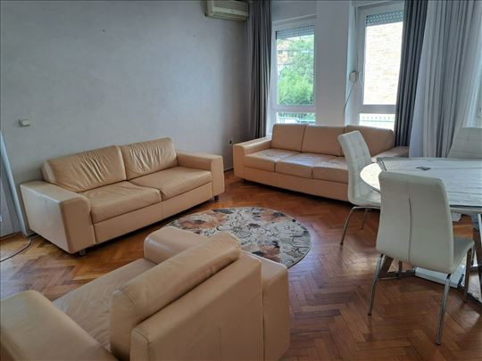 Odličan stan na Senjaku, namešten