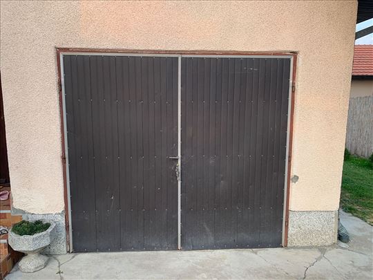 Metalna garazna vrata
