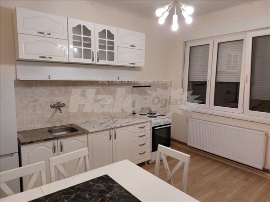 Izdajem trosoban namesten stan na Strelistu