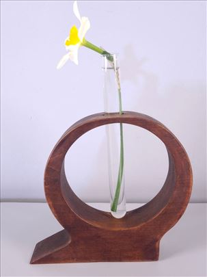 Drvena unikatna vaza sa epruvetom