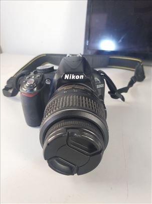 Nikon D3100 sa objektivom 