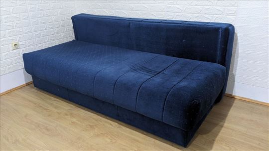 Prostran plavi Simpov kauč