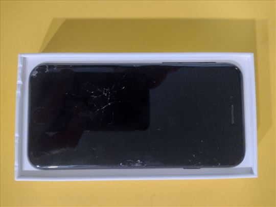 iPhone 8 64gb, funkcionalan, oštećen ekran
