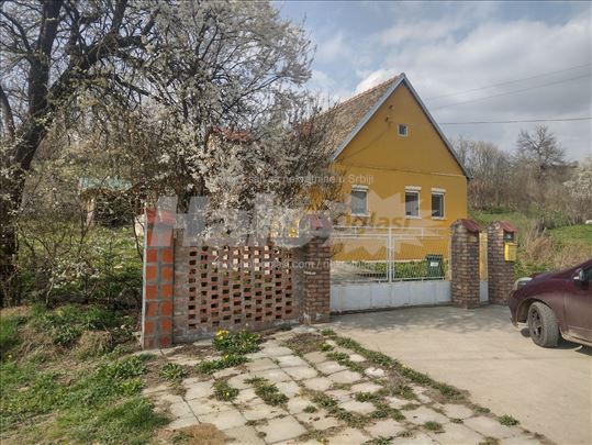 Komforna kuća veliki plac super cena Fruška Gora