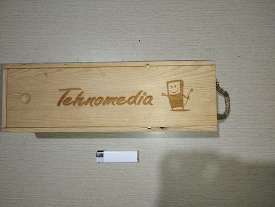 Ukrasna drvena kutija za flase Tehnomedija