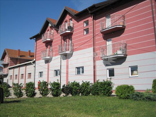  Lep 1,5 Stan 35m,Zemun ,Altina, ,330eur 