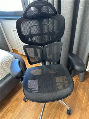 Ergonomic office chair (kancelarijska stolica)