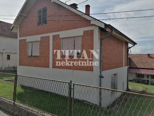 kuća u Mladenovcu-naselje Granice