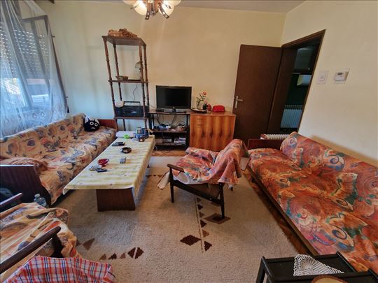 Veća porodična kuća u širem centru