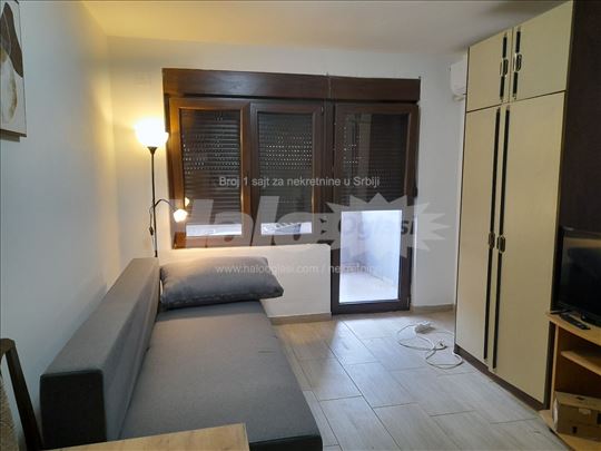 Garsonjera sa plaćenim dažbinama