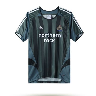 Newcastle United 2004/2006 gostujuci dres