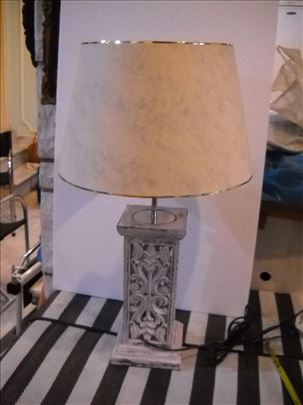 Lampa, izrezbarena drvena od 61 cm