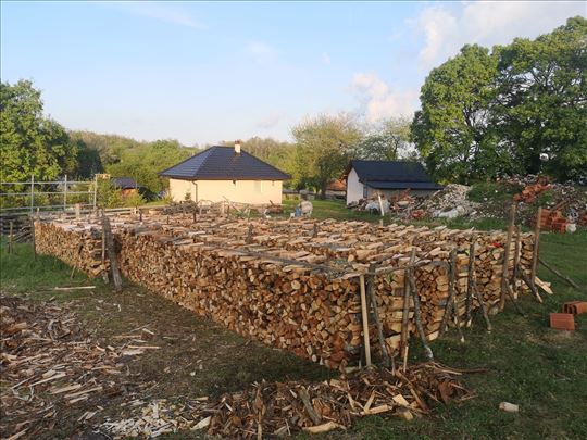 Bukova i cerova drva spremna za lozenje