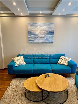 Crveni Krst, LUX, Namešten, Garaža