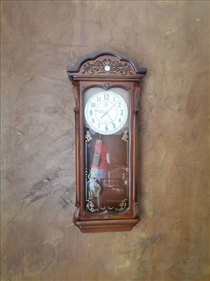 Kvarcni sat u starom stilu 