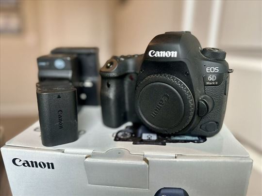 Canon EOS 6D Mark II 26,2MP DSLR+  Lens