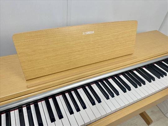 Yamaha Arius YDP-142 električni pianino