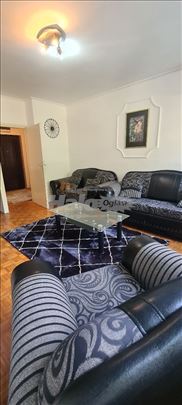 Izdajem namešten renoviran stan centar Mirijeva