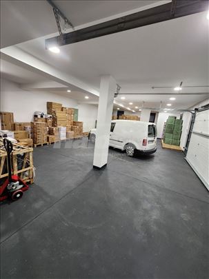 Izdajem magacin 160m2 u Zemunu kod poštinog centra