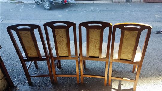 Prodajem dobro očuvane stolice po 600 din komad