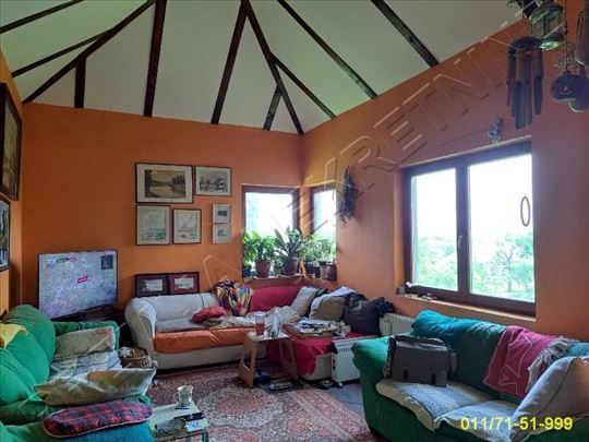  Mladenovac,Amerić,104m2,184m2,85m2,4ha, gas