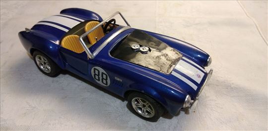 Maisto Cobra 427,1:24,fali:hauba(Stavljena plastik