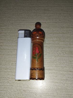 Bugarska ruža drvena posudica za čuvanje uzorka pa