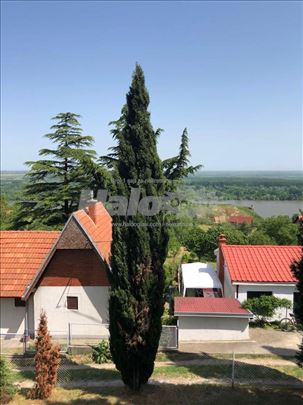 Vikendica u Starom slankamenu sa pogledom na Dunav