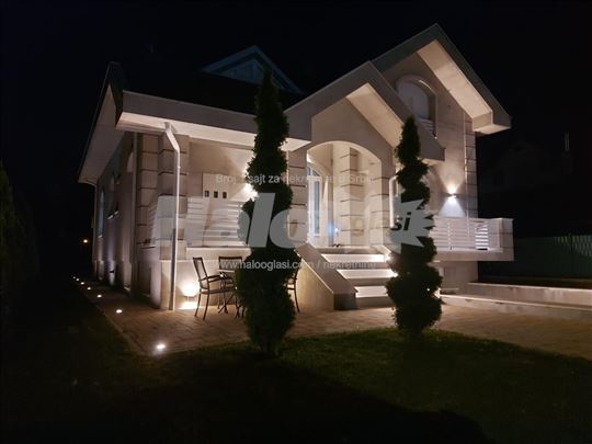 Nova lux kuća, centar Inđije, top lokacija