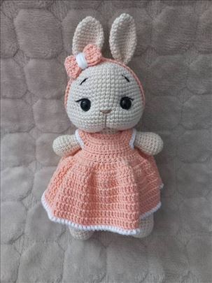 Heklana igračka zeka, amigurumi 