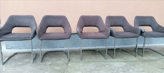 Prodajem dizajnerske stolice za sredjivanje 