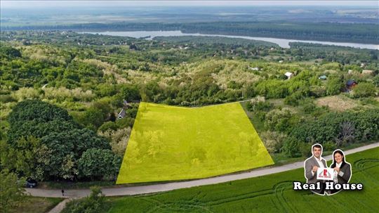 Vizionari-plac sa pogledom na Dunav i pola Vojvodi