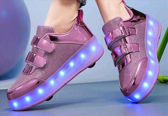 Patike sa točkićima,mogu i bez njih,ima brojeva