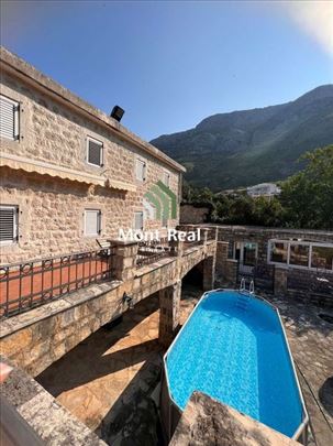 Izdaje se vila, Rijeka Reževica, Budva