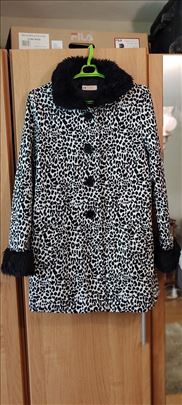 Tigrasti crno beli kaput sa krznom 