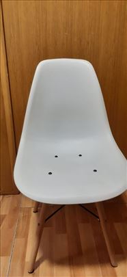 Bela stolica, samo jedna
