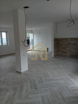 Izdavanje, pp, Slava Rodica, 170m2, Id1146