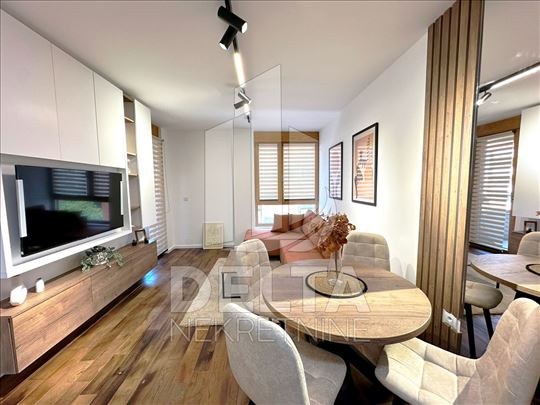 Luksuzan stan u prestižnom kompleksu na Bulevaru