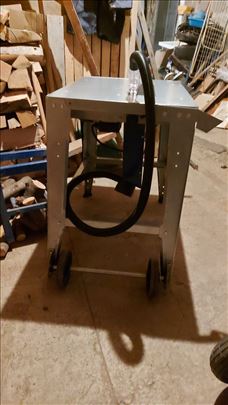 Prodajem cirkular za drvo Womax W-BK 2000-315