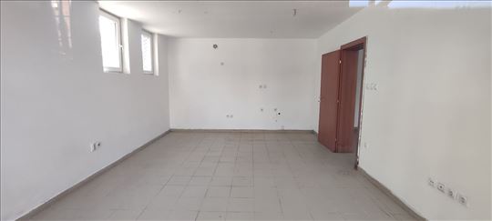 Nov poslovni prostor / stan u Durlanu