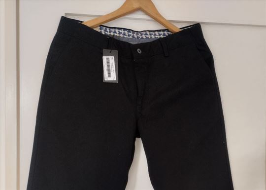 Nove crne slim fit pantalone broj 31 Paulo Boselli