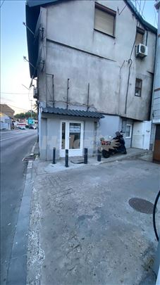 Izdajem lokal u centru Zemuna ( Muhar ) 55m2