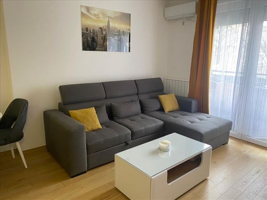 Jednoiposoban stan sa parking mesto na Rotkvariji