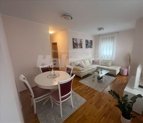 Izdavanje stana u blizini Olimpa, lux novogradnja