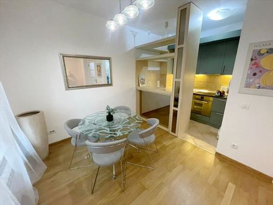 Moderan, renoviran stan kod Hrama, ID 8859