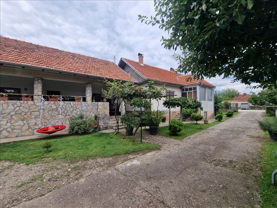Seosko domaćinstvo na većem placu