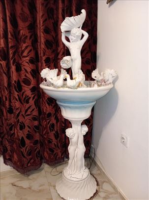 Prelepa Italijanska Sobna Fontana Od Porcelana 