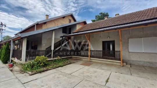 Crvenka, Velika poroična kuća 235 m2