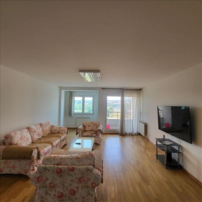 Izdajemo namešten trosoban stan na Vračaru, 88m2