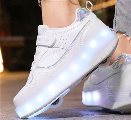 Patike sa točkićima ili bez,led,usb punjive,ima br